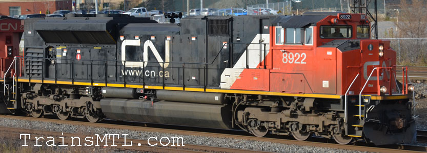 Locomotive CN8922 right side / coté droit